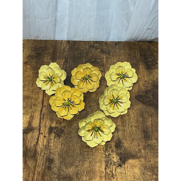 ITALIAN TOLE YELLOW FLOWER NAPKIN RINGS SET 6 ITALY HOLLYWOOD REGENCY Yellow - Picture 1 of 6